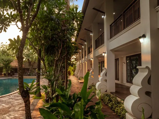 Accommodation beside the garden and pool at Beaver Club in Hang Dong